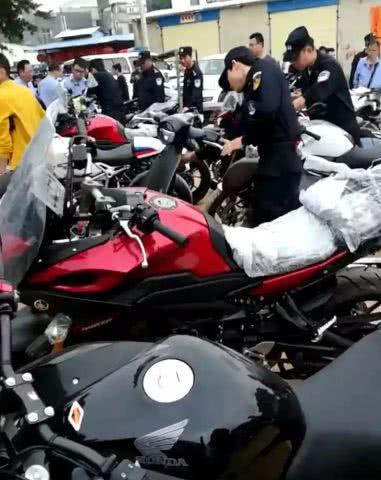 查摩托视频,视频带你领略速度与激情的魅力